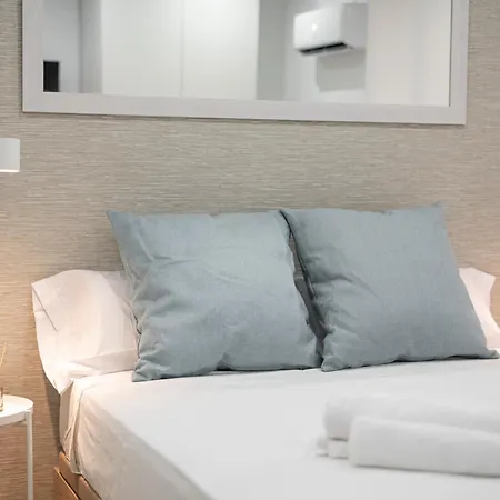 Estudio Deluxe En Jardines Del Triunfo - *