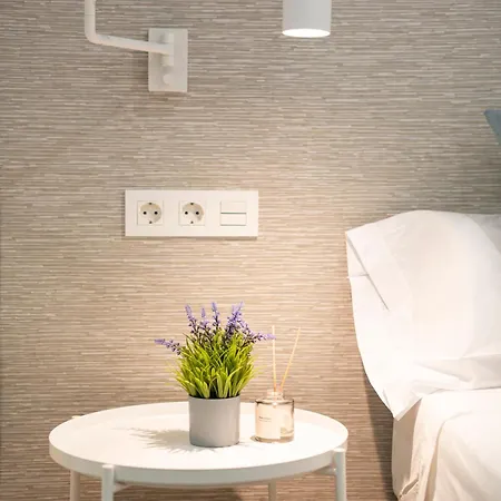 Estudio Deluxe En Jardines Del Triunfo - 아파트 *